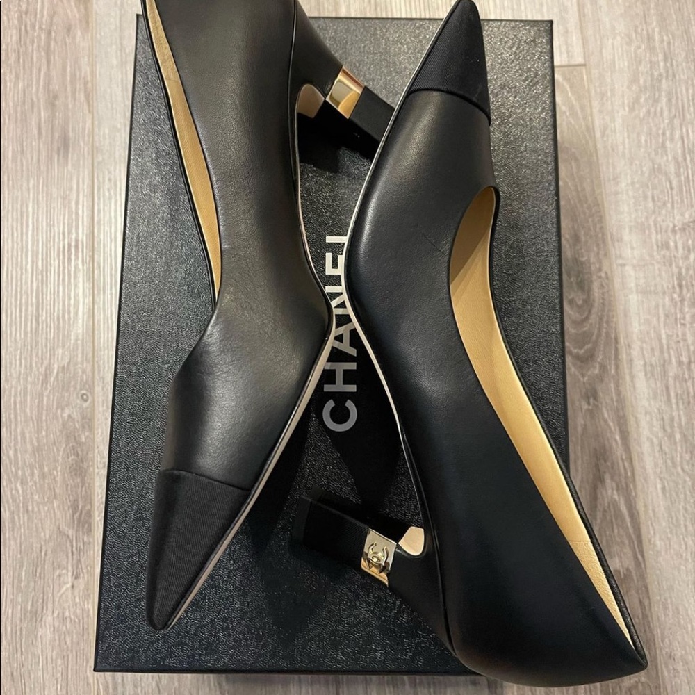 Chanel Lady of The Ring 75mm Pump